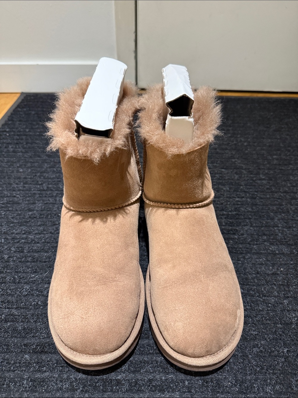 UGG Classic Short Shearling Lined Women’s Boots - Chestnut